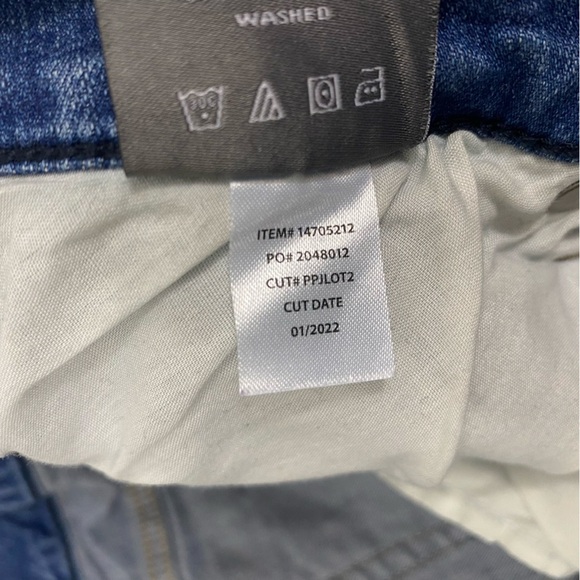 Torrid Womens Shorts Plus Size 22 Denim Cuffed Medium Wash Blue Stretch - Picture 6 of 7